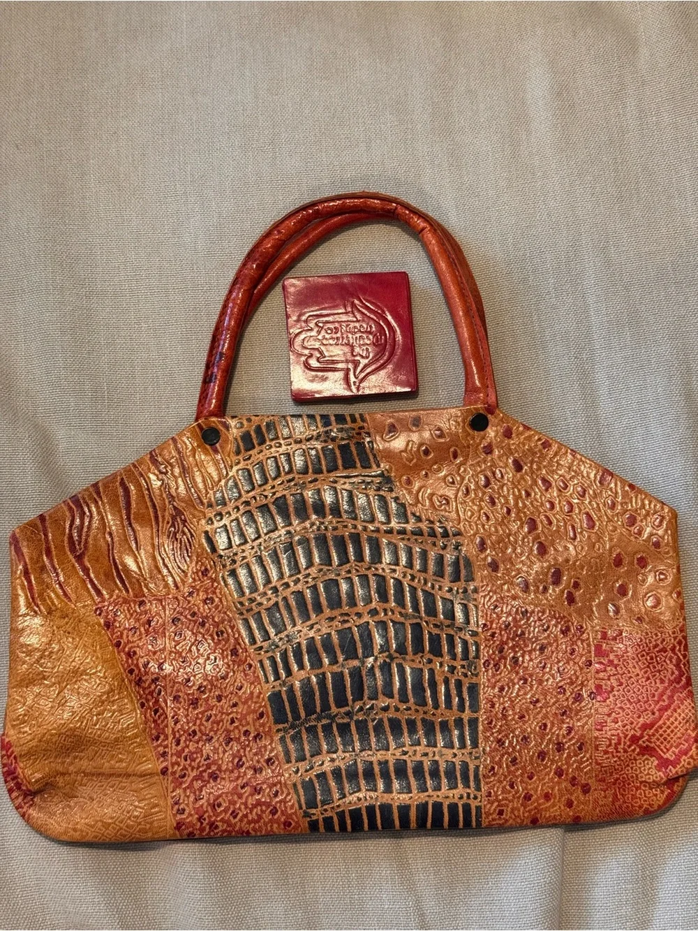 VTG Handcrafted Embossed Leather Handbag with Matching Coin Purse